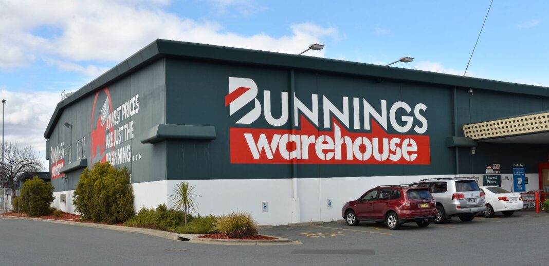 Bunnings warehouse with some cars parked out the front