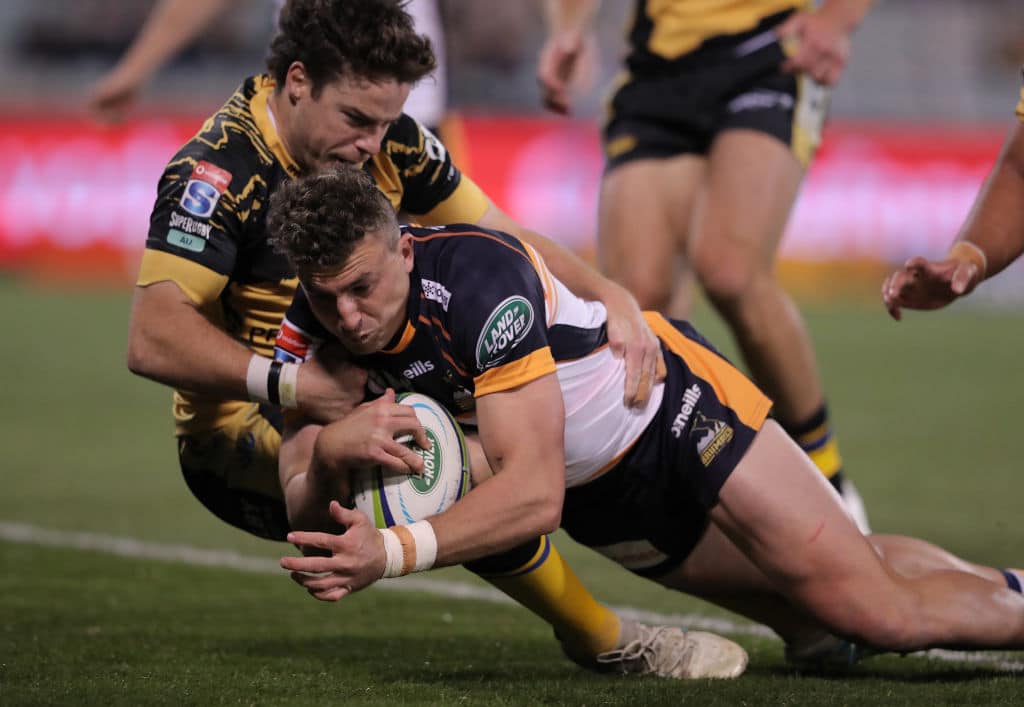 CANBERRA, AUSTRALIA - AUGUST 28: Tom Banks of the Brumbies scores a try during the round nine Super Rugby AU match between the Brumbies and the Western Force at GIO Stadium on August 28, 2020 in Canberra, Australia. (Photo by Matt King/Getty Images)