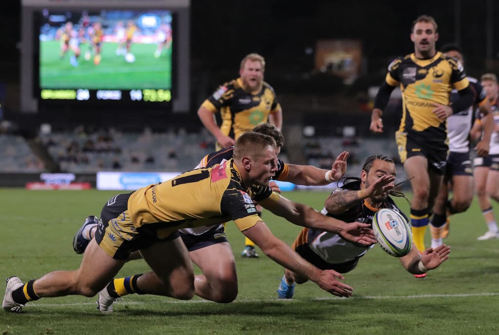 CANBERRA, AUSTRALIA - AUGUST 28: Andy Muirhead of the Brumbies scores a try during the round nine Super Rugby AU match between the Brumbies and the Western Force at GIO Stadium on August 28, 2020 in Canberra, Australia. (Photo by Matt King/Getty Images)