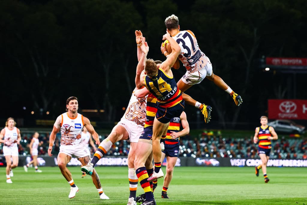 ADELAIDE, AUSTRALIA - SEPTEMBER 08: Bobby Hill of the Giants marks the ball during the round 16 AFL match between the Adelaide Crows and the Greater Western Sydney Giants at Adelaide Oval on September 08, 2020 in Adelaide, Australia. (Photo by Daniel Kalisz/Getty Images)