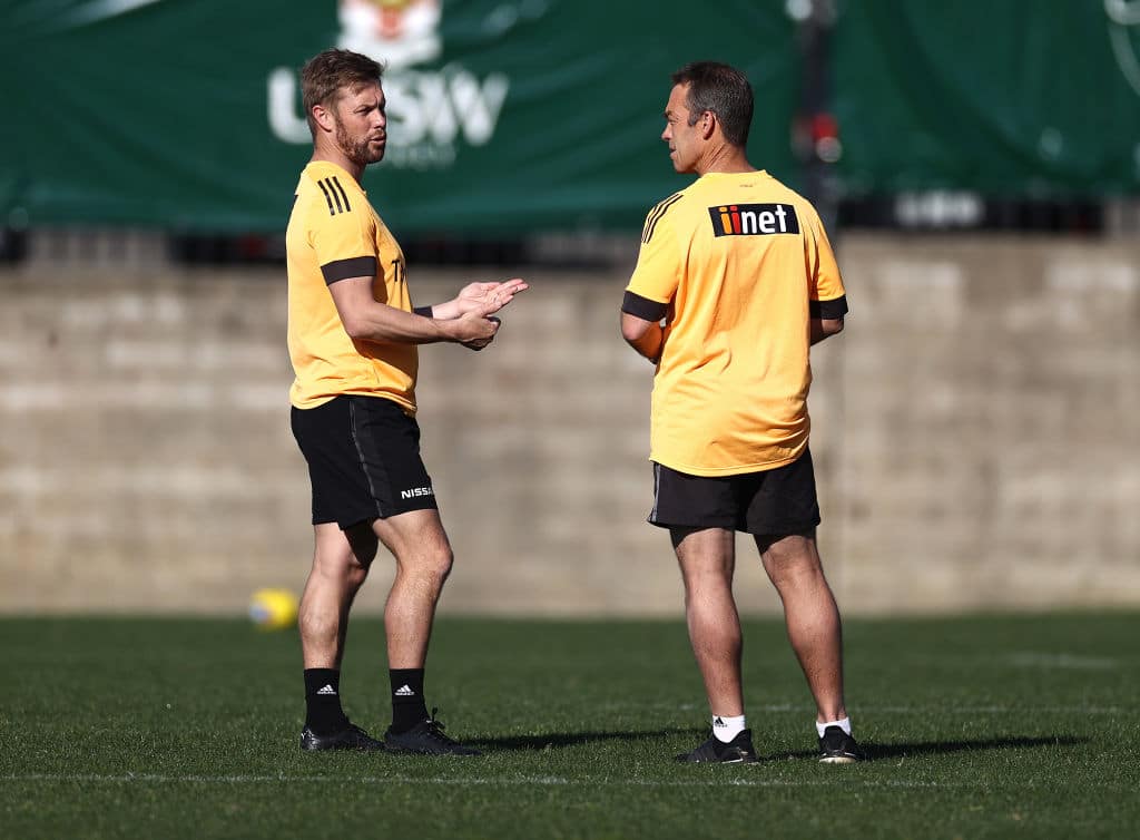 SYDNEY, AUSTRALIA - JULY 24: Alastair Clarkson, coach of the Hawks, speaks with Hawks Assistant Coach Sam Mitchell during a Hawthorn Hawks AFL Captains Run at Coogee Oval on July 24, 2020 in Sydney, Australia. (Photo by Ryan Pierse/Getty Images)