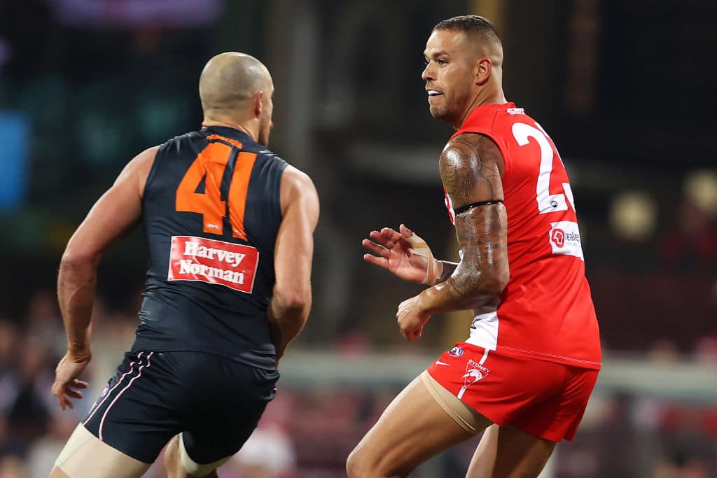 SYDNEY, AUSTRALIA - APRIL 17: Shane Mumford of the Giants and Lance Franklin of the Swans bump each other off the ball during the round five AFL match between the Sydney Swans and the Greater Western Sydney Giants at Sydney Cricket Ground on April 17, 2021 in Sydney, Australia. (Photo by Mark Kolbe/AFL Photos/Getty Images)
