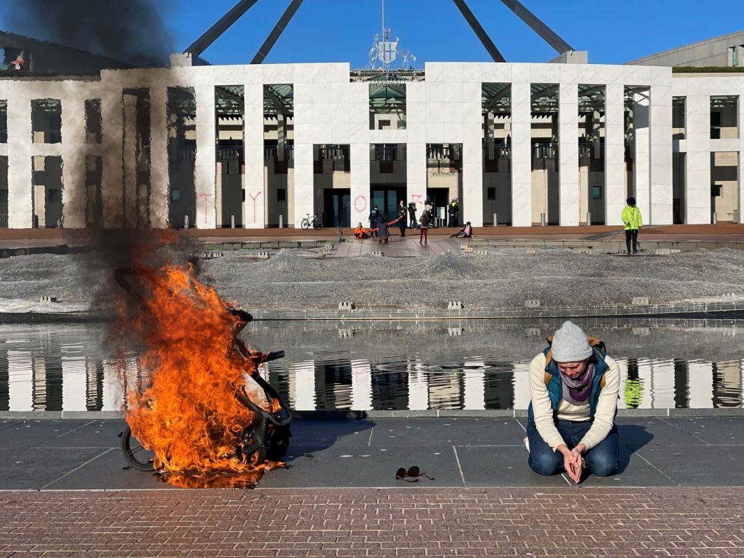 protesters vandalise Parliament House