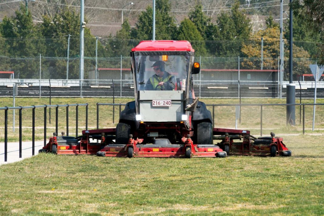 Mowing Crew Canberra Daily