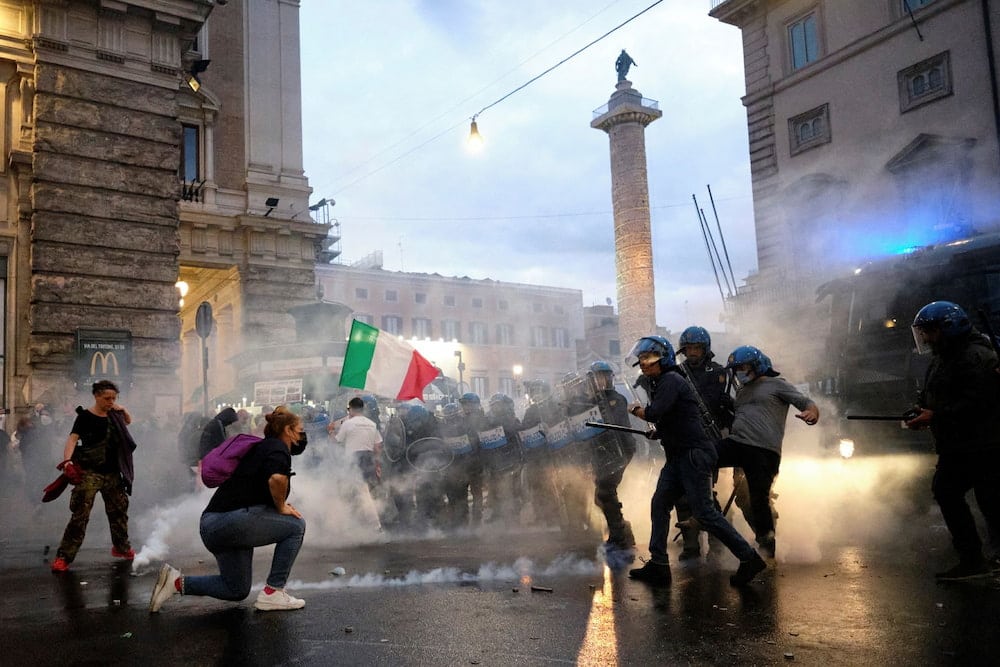 Italian COVID-19 protest vaccine