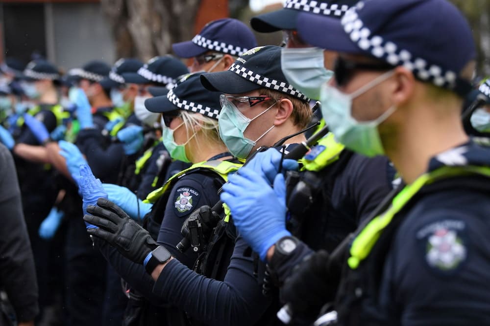 police officer quits Victoria