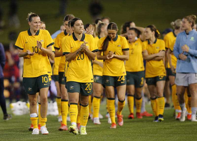 Matildas players thank the crowd after a game