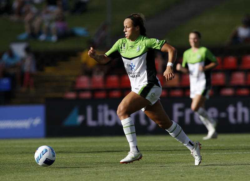 Chelsee Washington of Canberra United makes a break during the A-League Women’s match against the Newcastle Jets in Newcastle, Sunday, January 30, 2022