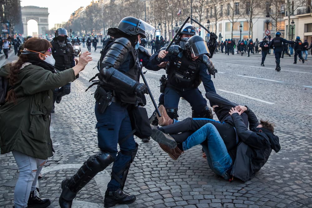 protesters Paris