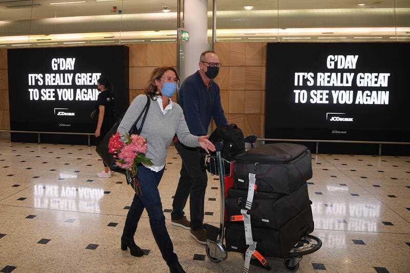 Passengers wearing masks at Sydney International Airport arrivals hall