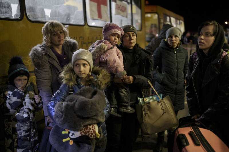 Internally displaced people from Mariupol and nearby towns arrive in Zaporizhzhia, Ukraine, Friday, April 1, 2022