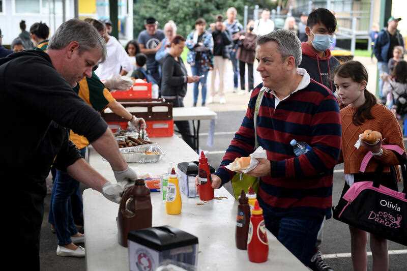 A general view of voters lining up for a sausage sandwich, which is colloqiually referred to as a ‘democracy sausage’ on Federal Election day, in the seat of Mitchell in Sydney, Saturday, May 21, 2022.