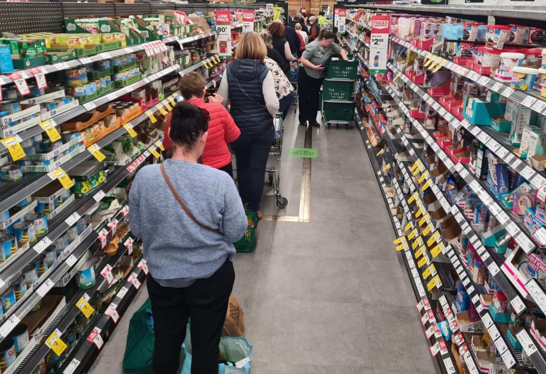 queue in supermarket